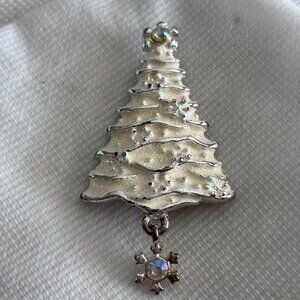 Vintage Silver-Tone Christmas Tree Brooch w/ Dangling Snowflake – AB Rhinestones
